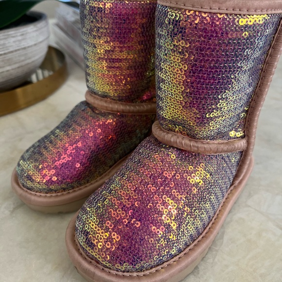 Toddler size 7 sparkle Uggs - Picture 2 of 4